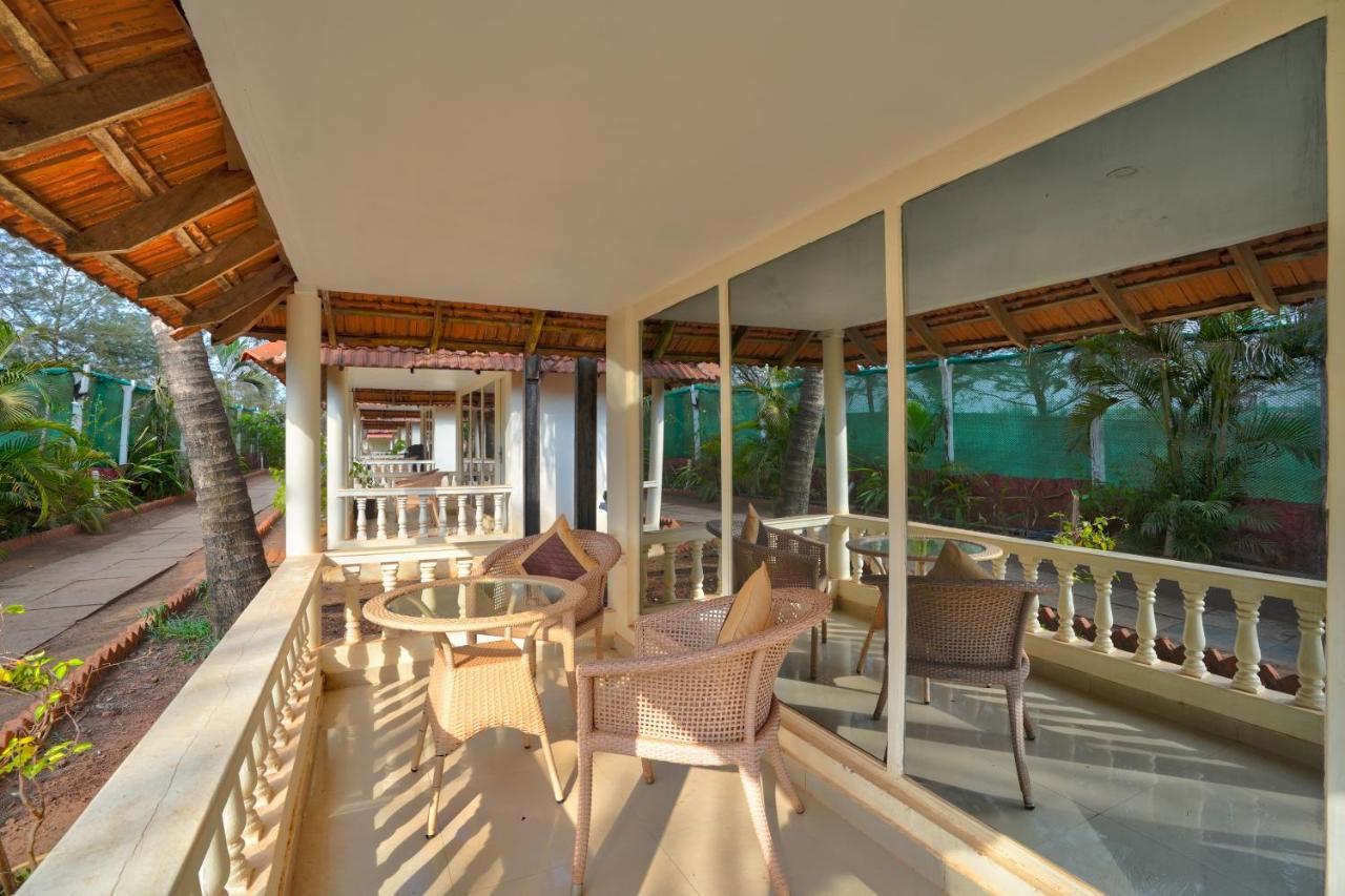Morjim Holiday Beach Resort Ngoại thất bức ảnh